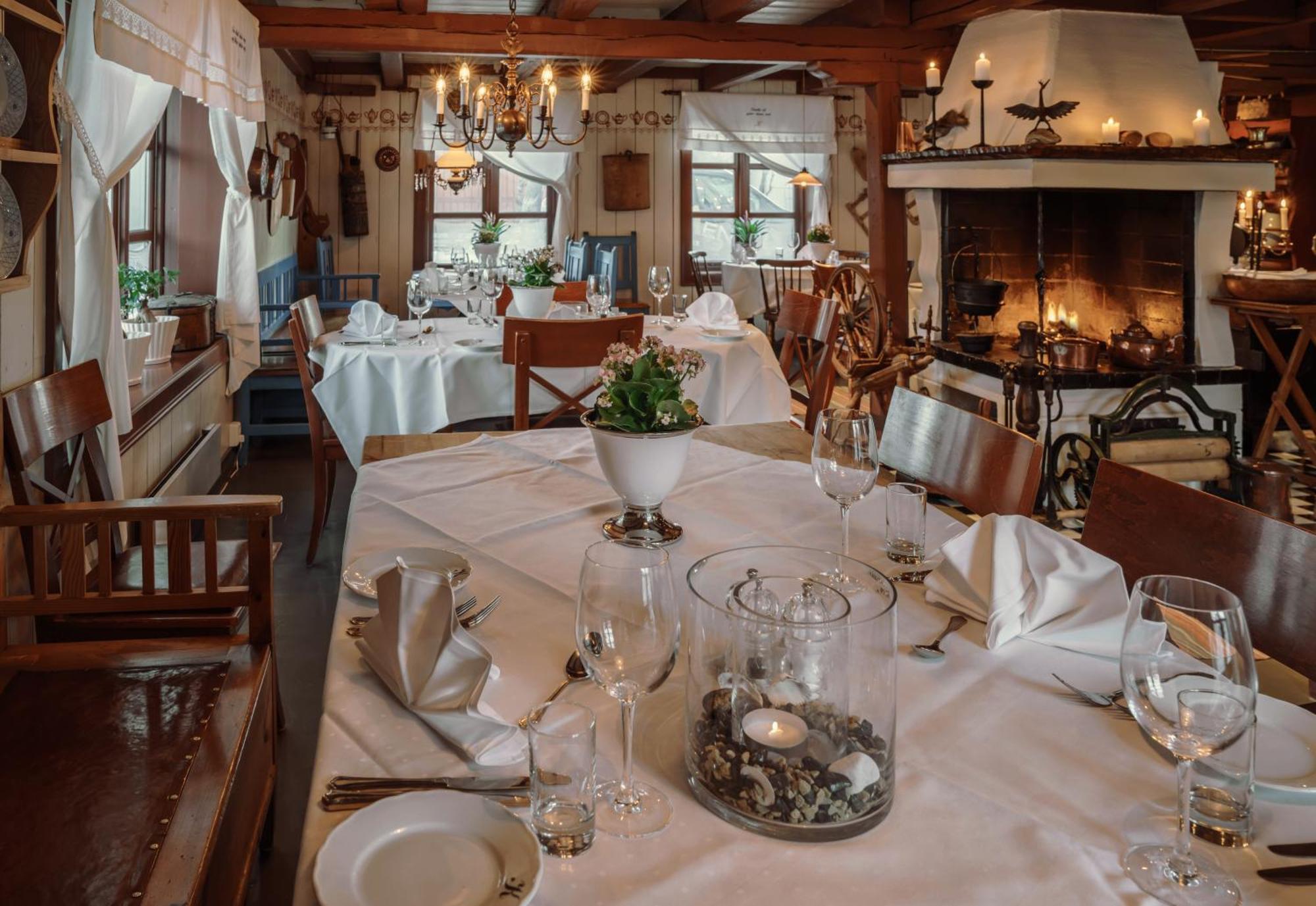 Anker Brygge Otel Svolvær Dış mekan fotoğraf Restaurant in the Hotel