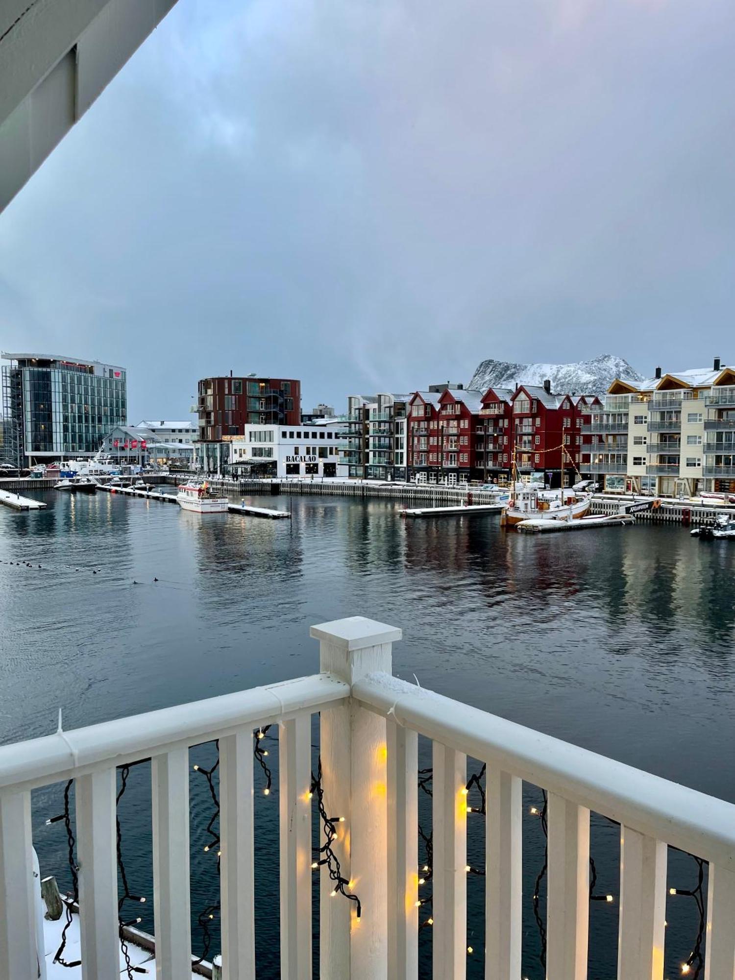 Anker Brygge Otel Svolvær Dış mekan fotoğraf View of the town