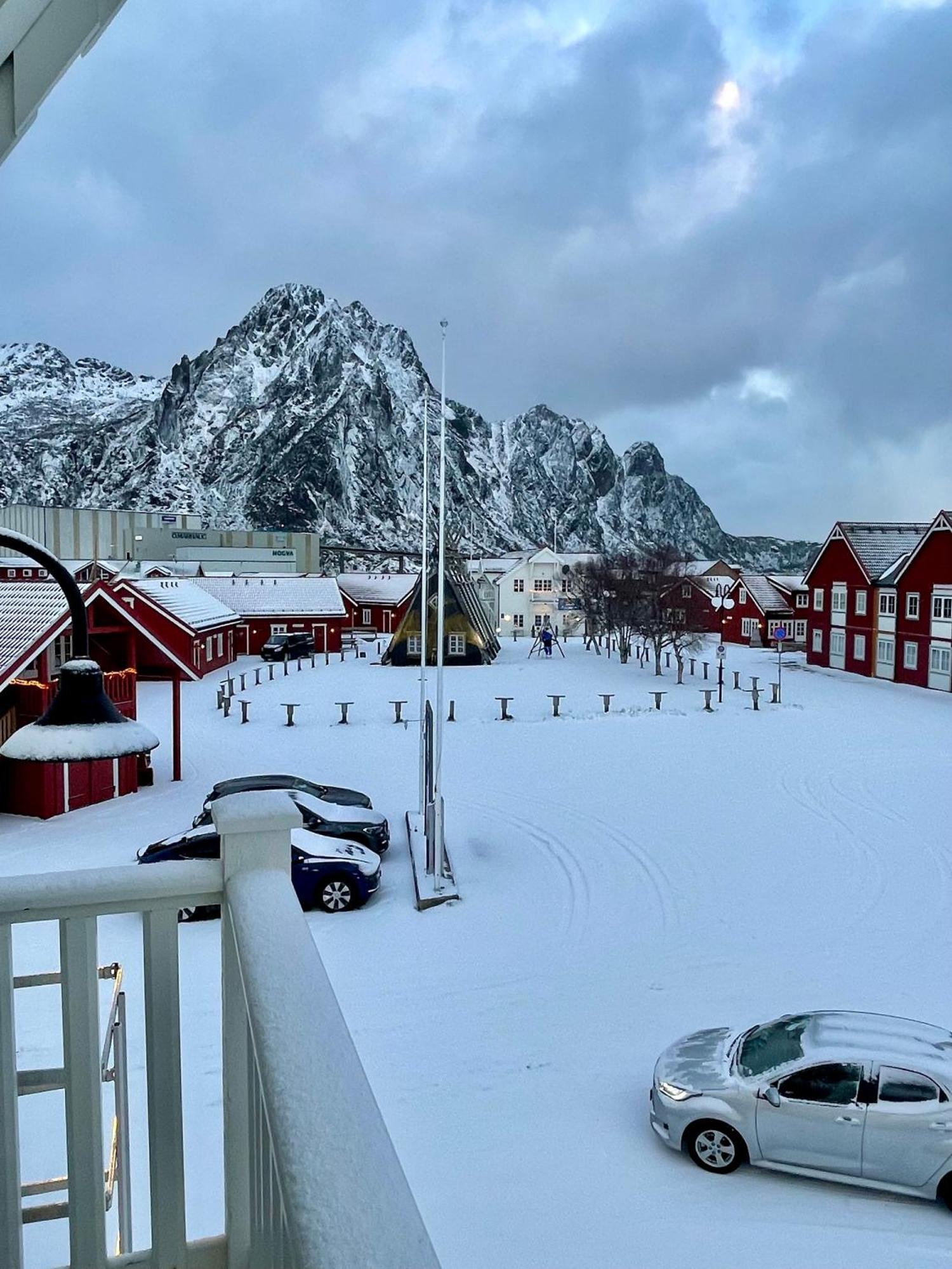 Anker Brygge Otel Svolvær Dış mekan fotoğraf View of the village