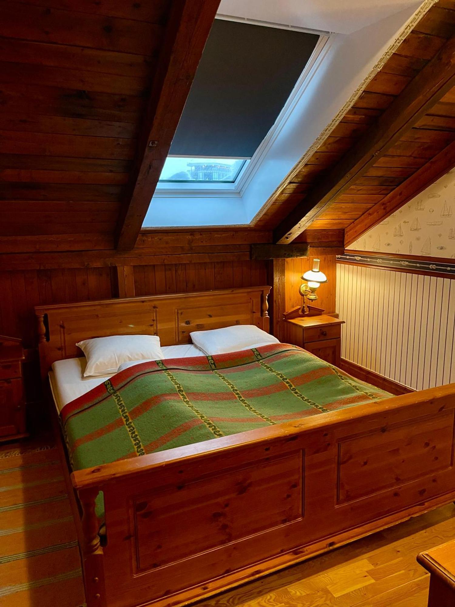 Anker Brygge Otel Svolvær Dış mekan fotoğraf A bedroom in a hotel