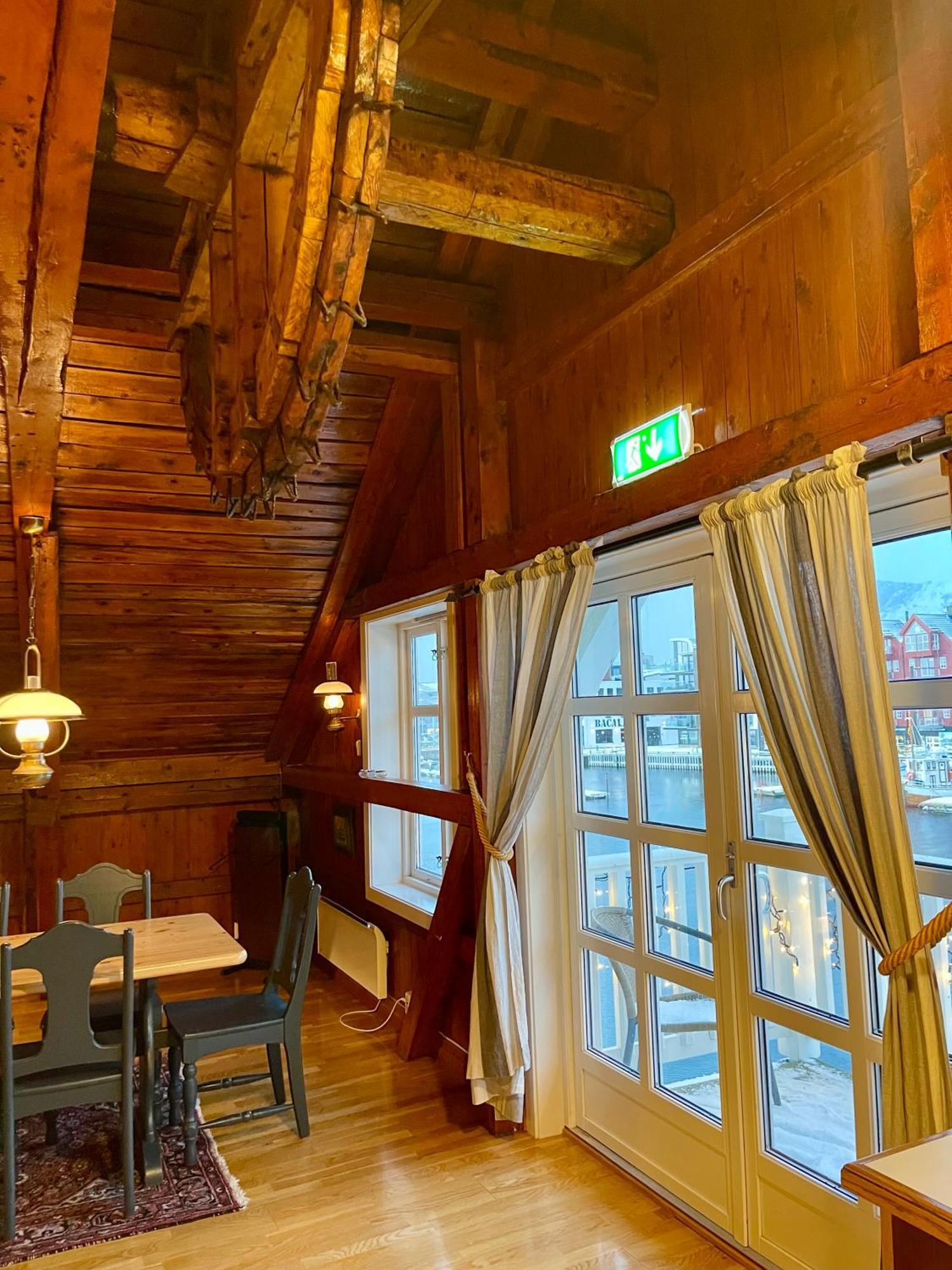 Anker Brygge Otel Svolvær Dış mekan fotoğraf Interior of the restaurant